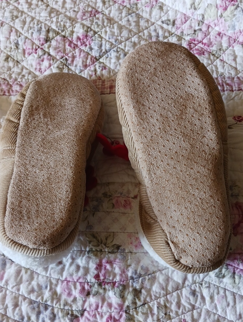 NWT La Vie EN Rose Womens Slippers. - Picture 3 of 3